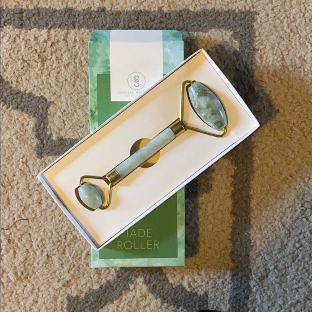 Brand New Sherrie Matthews Acupuncture Jade Roller